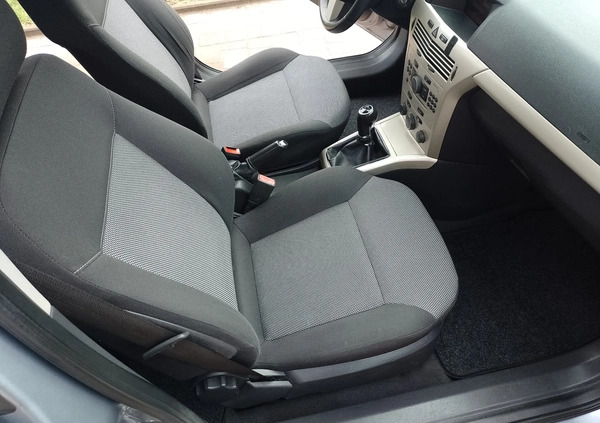 Opel Astra cena 12950 przebieg: 221000, rok produkcji 2008 z Bodzentyn małe 56